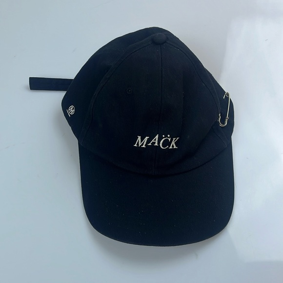 Mack Barry Cap S132-16 - Picture 1 of 6